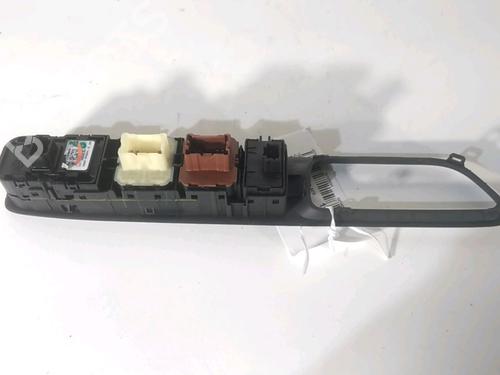 Used Left front window switch Left front window switch RENAULT CAPTUR I (J5_, H5_) 0.9 TCe 90 (90 hp) 22694204 22694204