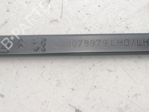 front-windshield-wiper-arm-citroen-c3-aircross-ii-2r_-2c_-2017-28572766 main image