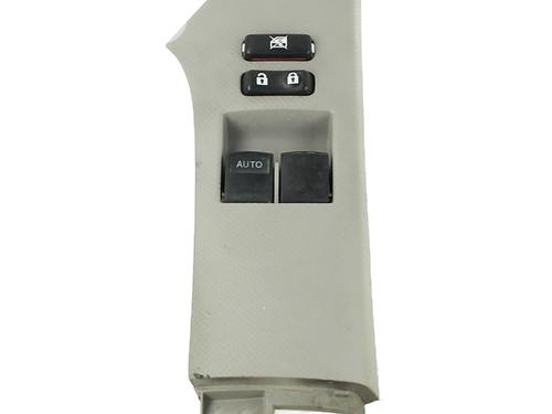 Used Left front window switch Left front window switch TOYOTA YARIS (_P9_) 1.4 D-4D (NLP90_, NLP90R) (90 hp) 33477347 33477347