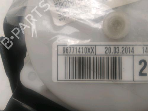 rear-center-seatbelt-citroen-c4-grand-picasso-ii-da_-de_-2013-24879031 main image