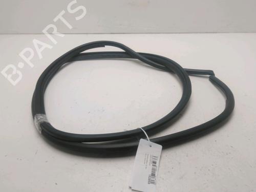 Gummiliste TOYOTA YARIS (_P13_) 1.5 Hybrid (NHP130_, NHP130) (101 hp) 22694141