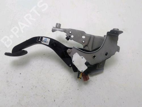 clutch-pedal-renault-kadjar-ha_-hl_-2015-28086798 main image