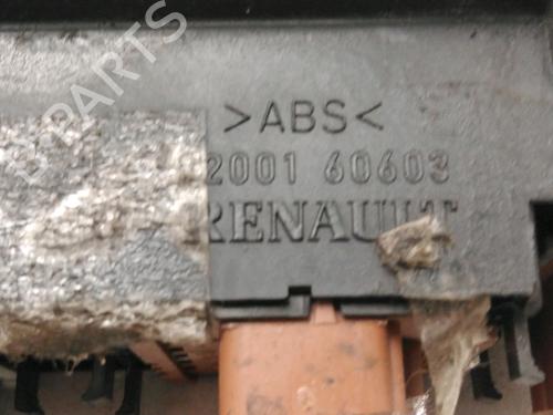 Interrupteur de vitre avant gauche RENAULT MEGANE II (BM0/1_, CM0/1_) 1.4 16V (BM0B, CM0B) (98 hp) 30893194