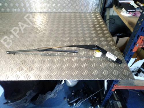 Used Front windshield wiper arm BMW 1 (E81) 118 i (143 hp) 14903207