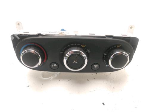 Used Climate control RENAULT CLIO IV (BH_) 0.9 TCe 90 (BHNF, BHMA, BHMH, BHJK, BHJR) (90 hp) 19748398