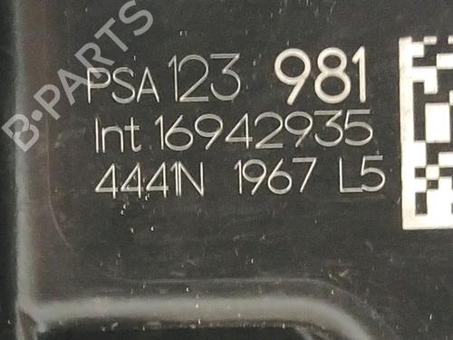 Used Front left lock Front left lock CITROËN C3 III (SX) 1.5 BlueHDi 100 (SXYHYP, SXYHTU) (102 hp) 30825353 30825353