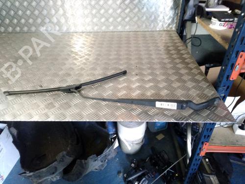 Used Front windshield wiper arm FORD FIESTA V (JH_, JD_) 1.6 16V (100 hp) 23181924