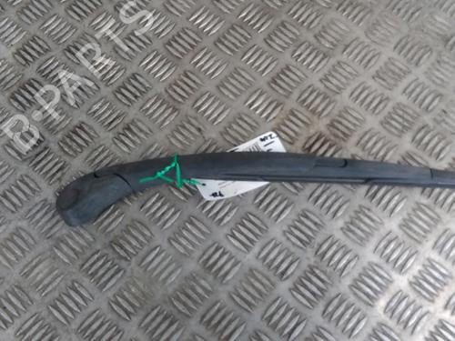 Used Front windshield wiper arm RENAULT CLIO III (BR0/1, CR0/1) 1.5 dCi (75 hp) 24882746