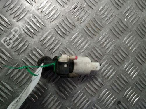 Used Washer pump RENAULT GRAND SCÉNIC II (JM0/1_) 1.5 dCi (JM1E) (106 hp) 14904388