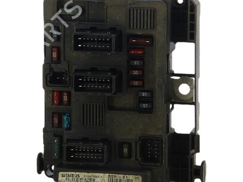 Used Fuse box Fuse box 38973620 38973620