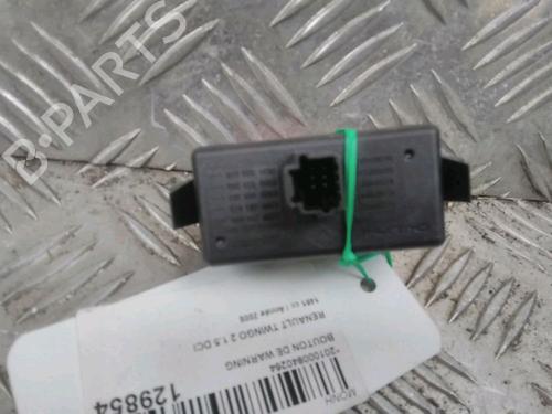 Used Warning switch RENAULT TWINGO II (CN0_) 1.5 dCi (CN0E) (64 hp) 11712839