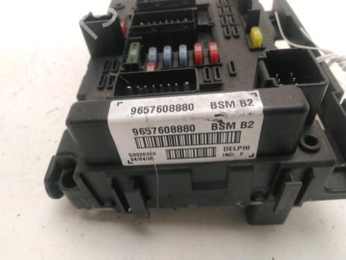 Used Fuse box Fuse box 21113479 21113479