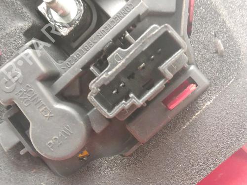 Feu arrière droit PEUGEOT 206 Hatchback (2A/C) 1.4 i (75 hp) 30740625