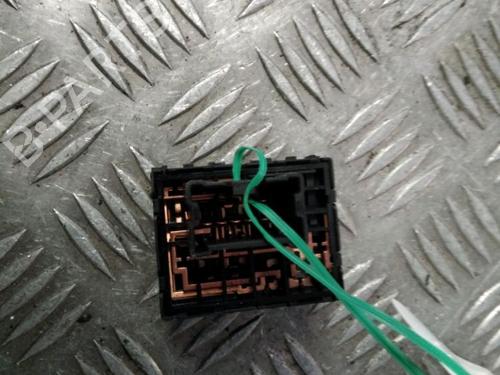 Used Mirror switch NISSAN MICRA III (K12) 1.2 16V (65 hp) 23181187