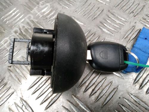 fuel-flap-renault-clio-ii-bb_-cb_-15-dci-bcb3m-46820586-1998-1999-2000-2001-2002-2003-2004-2005-2006-2007-2008-2009-2010-2011-2012-2013-2014-2015-2016-15723839 main image