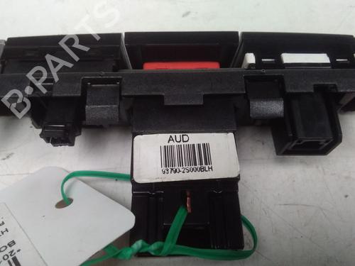 Used Warning switch HYUNDAI ix35 (LM, EL, ELH) 1.7 CRDi (116 hp) 15750655