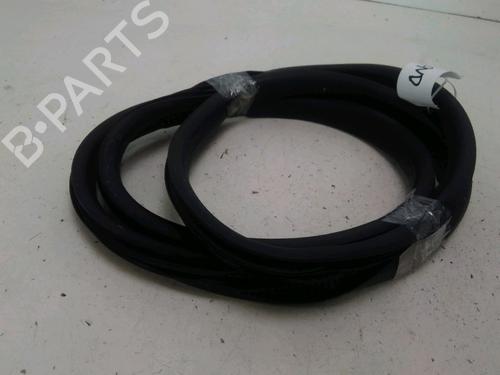 Used Rubber door seal RENAULT MEGANE IV Hatchback (B9A/M/N_) 1.5 Blue dCi 115 (B9A6) (116 hp) 29442599