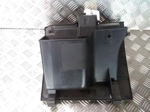 Used Glove box MAZDA 2 (DE_, DH_) 1.4 MZR-CD (68 hp) 14964008