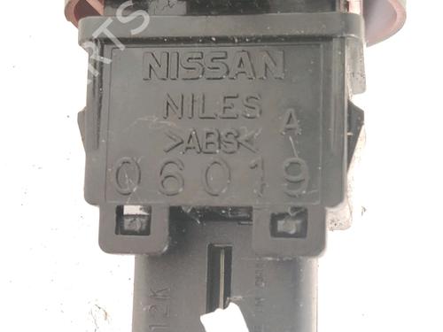 Used Warning switch NISSAN JUKE (F15) 1.5 dCi (110 hp) 30187928