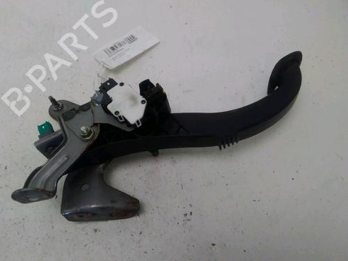 Used Clutch pedal RENAULT SCÉNIC II (JM0/1_) 1.9 dCi (JM0G, JM12, JM1G, JM2C) (120 hp) 28121221