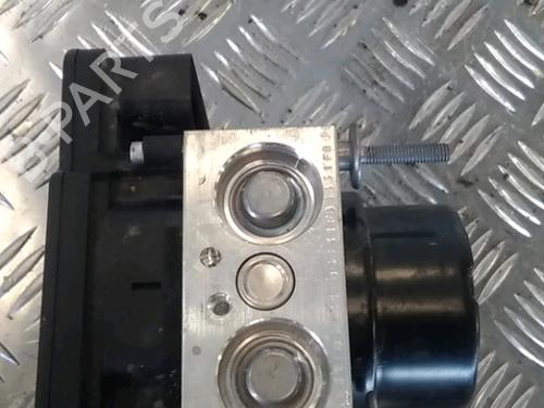 Used ABS pump TOYOTA YARIS (_P13_) 1.0 (KSP130_, KSP130) (69 hp) 13243389