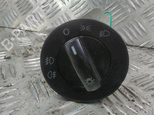 Used Headlight switch VW POLO IV (9N_, 9A_) 1.2 12V (64 hp) 11713398
