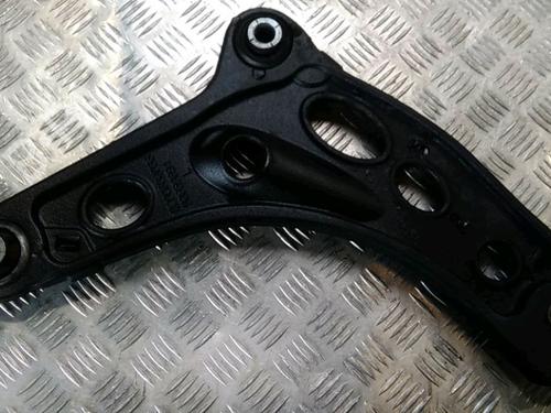Venstre fortil bærearm Venstre fortil bærearm RENAULT TRAFIC III Van (FG_) 1.6 dCi 125 (FGMH) (125 hp) 36486066 36486066