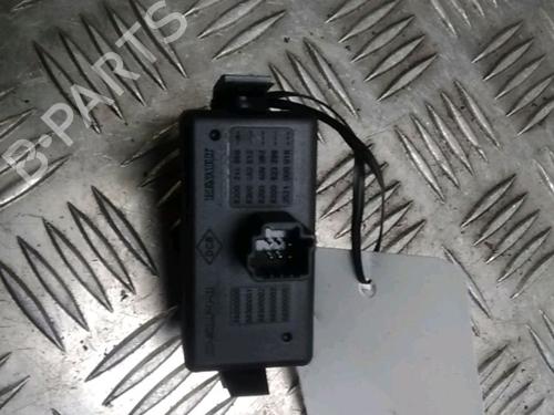 Used Warning switch Warning switch RENAULT TWINGO II (CN0_) 1.2 16V (CN0K, CN0V, CN0A) (76 hp) 13318584 13318584