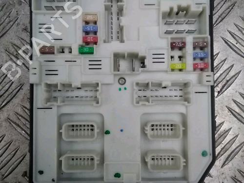 Used Fuse box Fuse box RENAULT MEGANE III Hatchback (BZ0/1_, B3_) 1.5 dCi (BZ09, BZ0D, BZ1W, BZ29, BZ14) (110 hp) 15747941 15747941