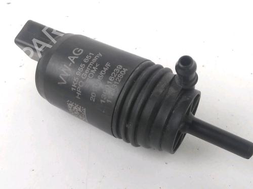 Used Washer pump Washer pump VW CADDY III Box Body/MPV (2KA, 2KH, 2CA, 2CH) 2.0 TDI 4motion (110 hp) 31984499 31984499