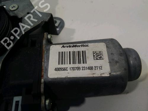 Lève-vitre avant droit RENAULT TWINGO II (CN0_) 1.2 16V (CN04, CN0B) (75 hp) 28331202