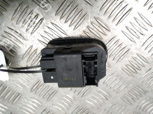 Used Left front window switch PEUGEOT 206 Hatchback (2A/C) 1.4 HDi eco 70 (68 hp) 17325018