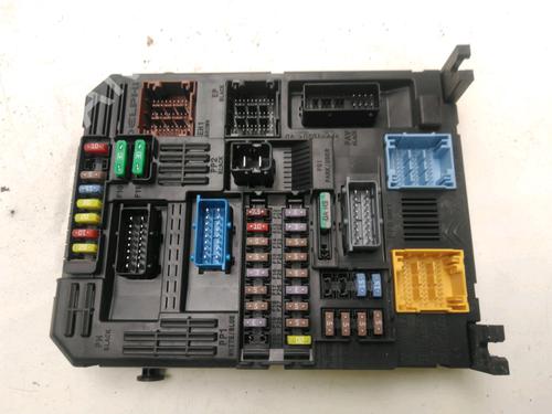 Used Fuse box Fuse box CITROËN C3 AIRCROSS II (2R_, 2C_) 1.2 PureTech 110 (2RHNZB, 2RHNZW, 2RHNPX, 2RHNPJ) (110 hp) 21088644 21088644