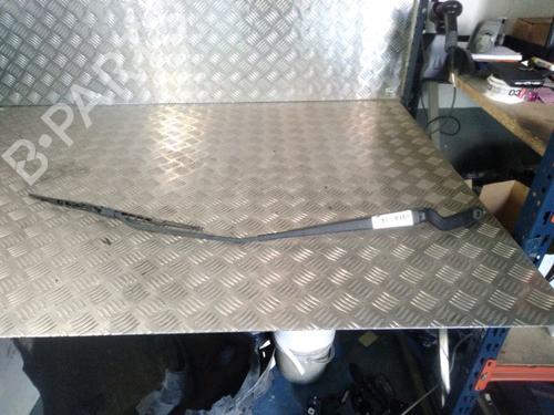 Used Front windshield wiper arm FORD FIESTA V (JH_, JD_) 1.4 16V (80 hp) 14902806