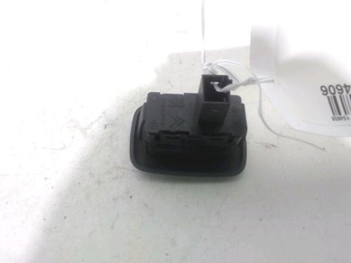 Used Right rear window switch Right rear window switch PEUGEOT 508 SW I (8E_) 2.0 HDi (140 hp) 26590752 26590752