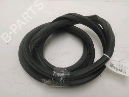 Used Rubber door seal PEUGEOT 2008 I (CU_) 1.2 THP 110 / PureTech 110 (110 hp) 30140126