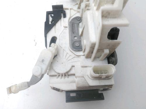Used Front left lock Front left lock 37162911 37162911