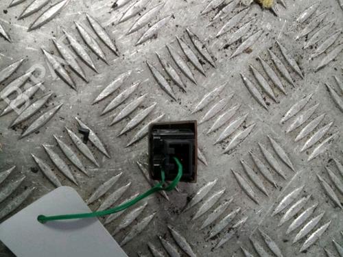 Used Warning switch NISSAN MICRA III (K12) 1.5 dCi (86 hp) 11712858