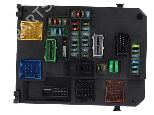 Used Fuse box PEUGEOT 308 II (LB_, LP_, LW_, LH_, L3_) 1.6 GTi (L35GNH) (272 hp) 32740496