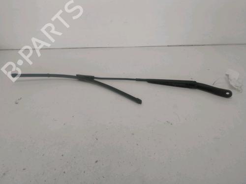 Used Front windshield wiper arm RENAULT CLIO III (BR0/1, CR0/1) 1.5 dCi (88 hp) 28485693