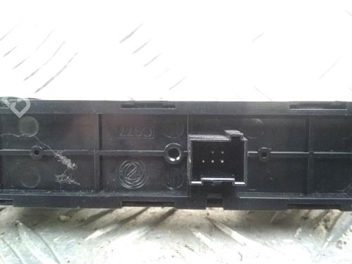 Used Warning switch FIAT 500 (312_) 1.2 (312AXA1A) (69 hp) 15750614