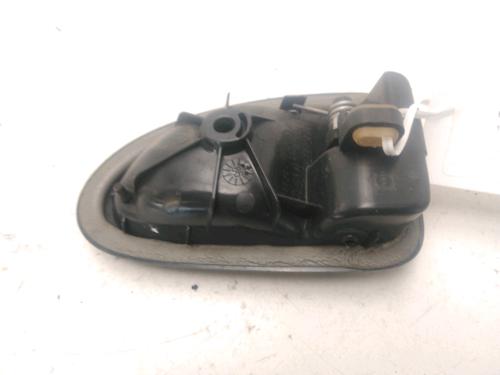 Used Rear left interior door handle Rear left interior door handle RENAULT CLIO II (BB_, CB_) 1.2 (BB0A, BB0F, BB10, BB1K, BB28, BB2D, BB2H, CB0A,... (58 hp) 25015604 25015604