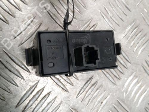 Used Warning switch RENAULT KANGOO Express (FW0/1_) 1.5 dCi 75 (FW07, FW10, FW04) (75 hp) 13079321