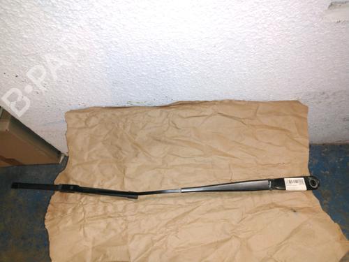Used Front windshield wiper arm BMW X1 (F48) sDrive 16 d (116 hp) 18780305
