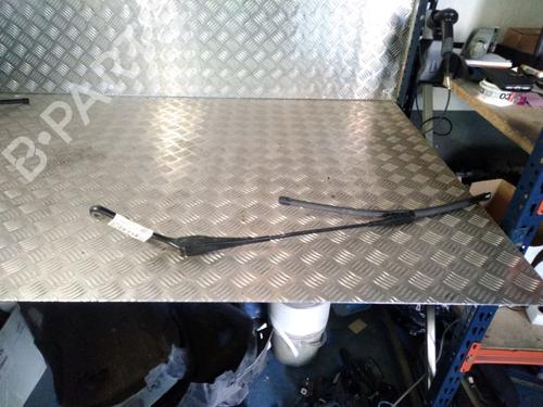 Used Front windshield wiper arm BMW 1 (E81) 118 i (143 hp) 14902831