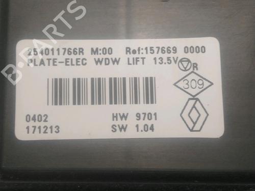 Used Left front window switch RENAULT KADJAR (HA_, HL_) 1.2 TCe 130 (HLMR) (130 hp) 28121294