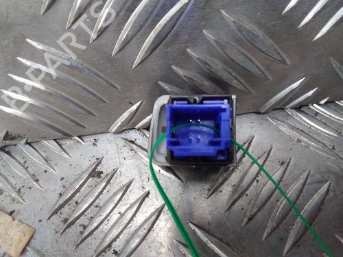 Used Warning switch Warning switch PEUGEOT 208 I (CA_, CC_) 1.6 HDi (92 hp) 15750618 15750618