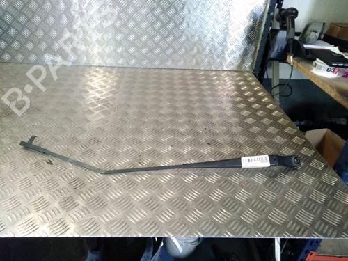 Used Front windshield wiper arm PEUGEOT 207 (WA_, WC_) 1.6 HDi (90 hp) 14902814