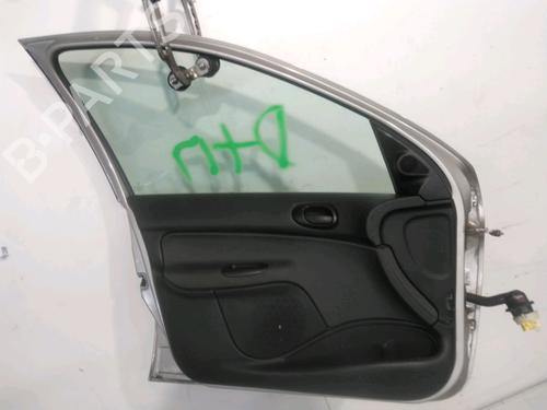 Used Left front door PEUGEOT 206 Hatchback (2A/C) 1.4 i (75 hp) 30048129
