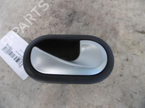 Used Front right interior door handle RENAULT CLIO III Hatchback Van (SB_, SR_) [2005-2025]  15754493